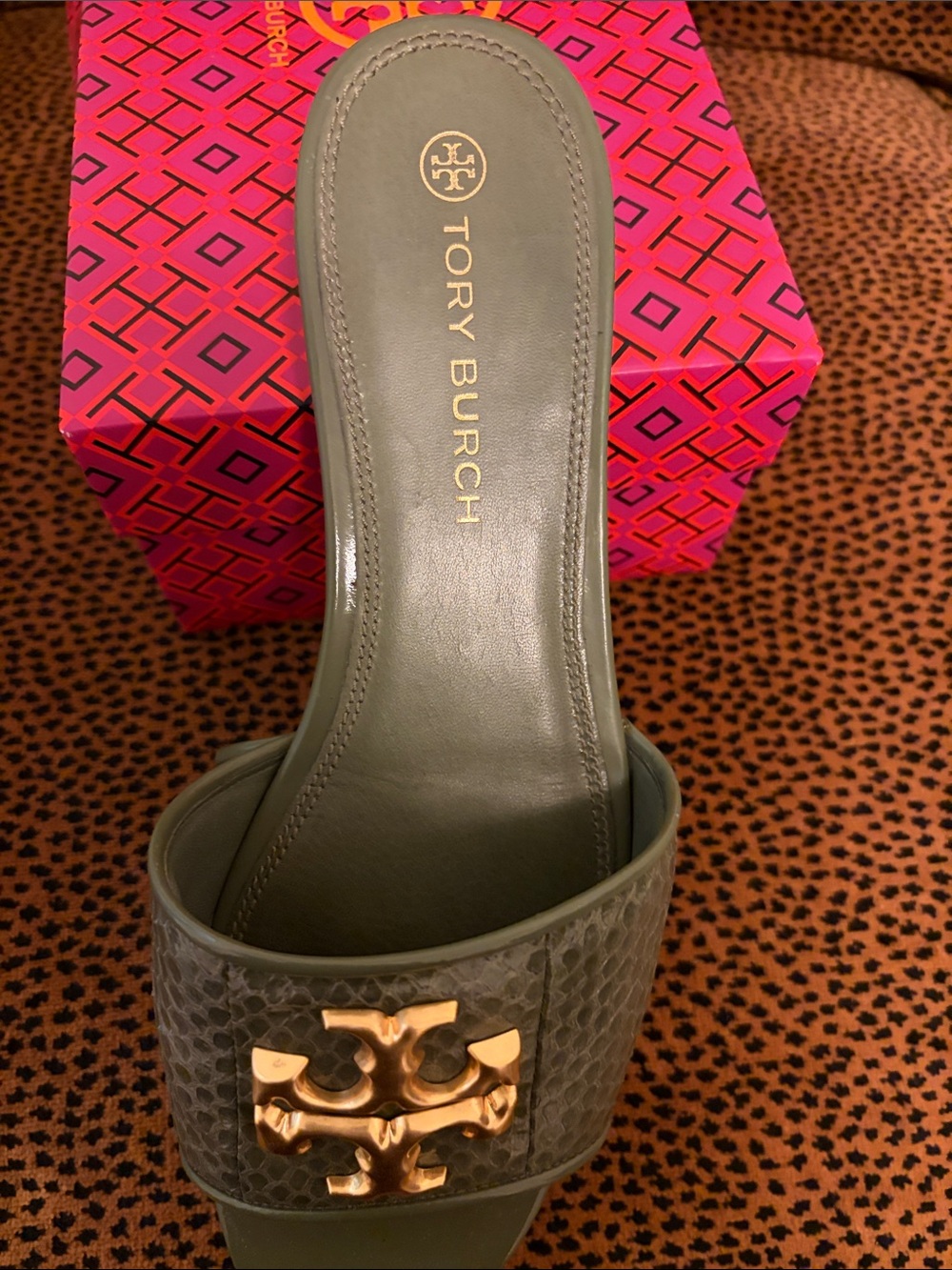 Tory Burch Olive Green Slide Sandals with Gold Logo - Picture 3 of 4